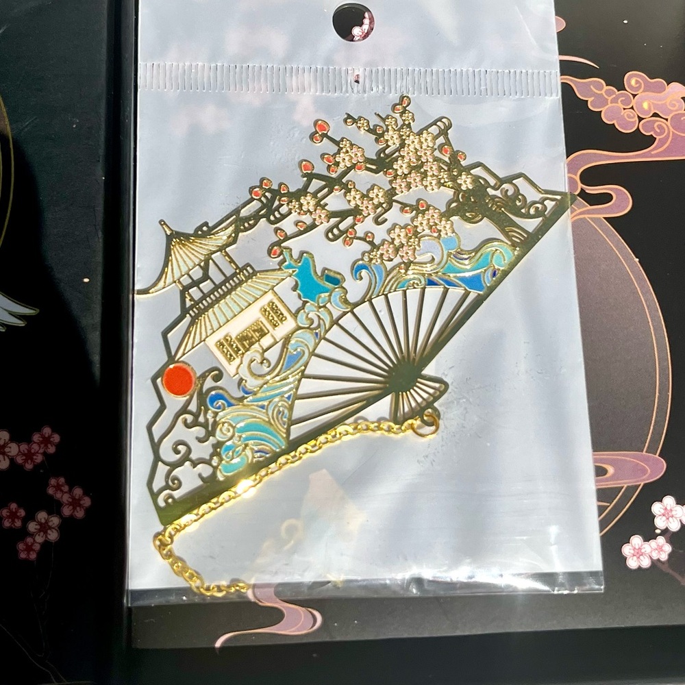 Chinese Gold Tone Bookmark and Decorative Box NWT